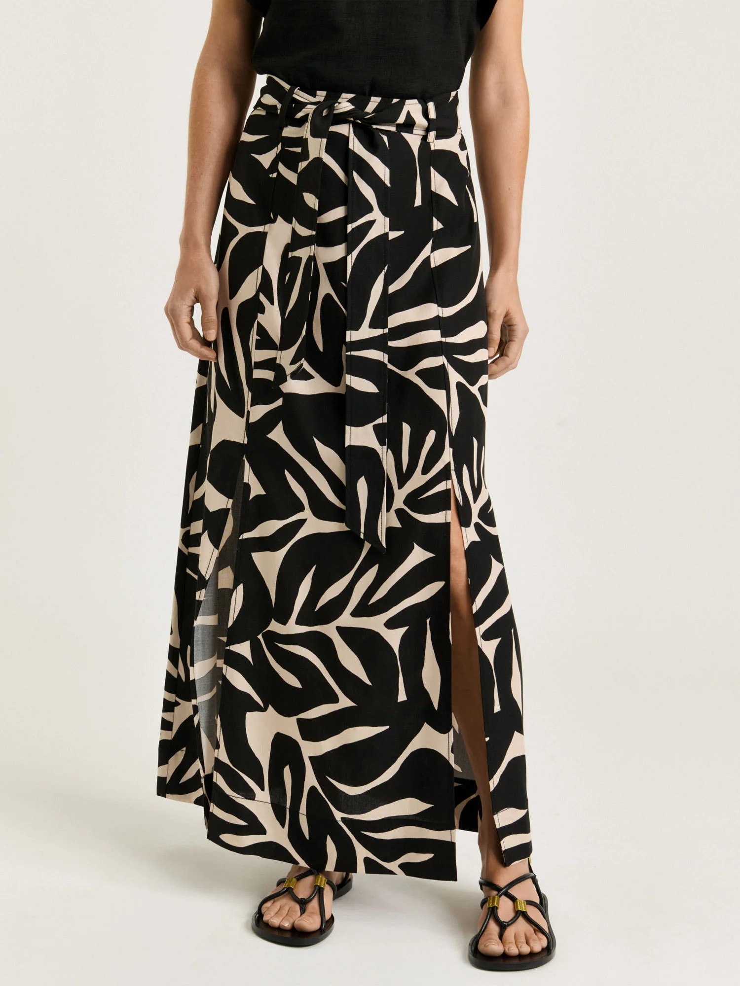 Black Foliage Maxi Skirt - Image 2