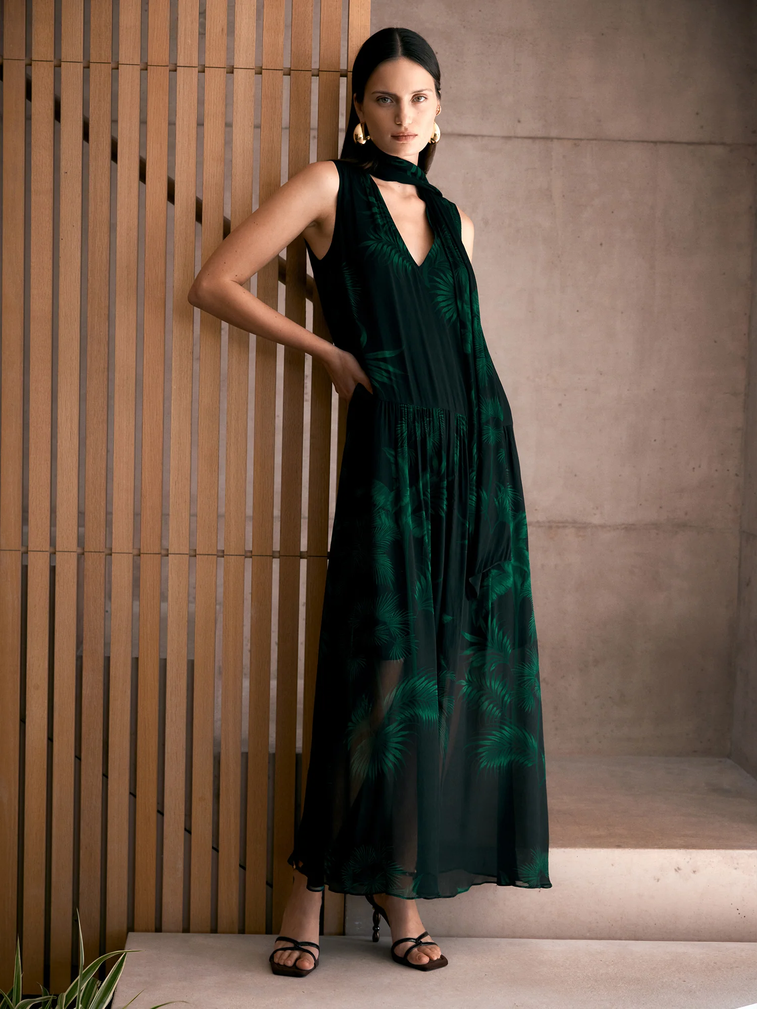 Emerald Palm Crinkle Georgette Maxi Dress - Image 8
